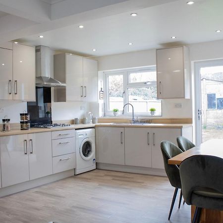 Harvard House, Stylish 3 Bedroom House In Solihull 5 Mins To The Nec, Bhx ,Jlr With Free Parking バーミンガム エクステリア 写真