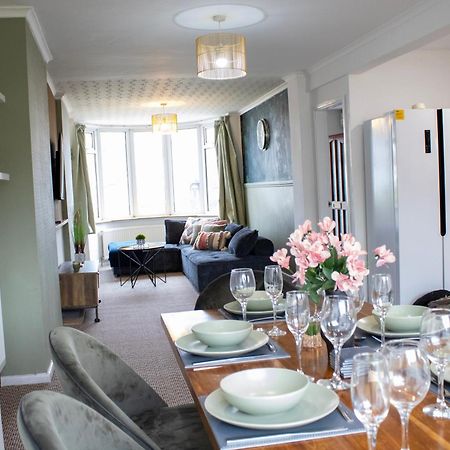 Harvard House, Stylish 3 Bedroom House In Solihull 5 Mins To The Nec, Bhx ,Jlr With Free Parking バーミンガム エクステリア 写真