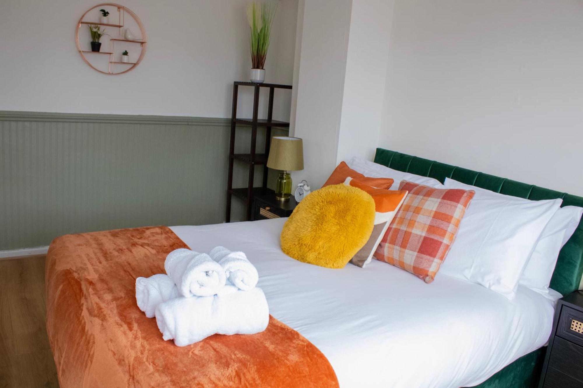 Harvard House, Stylish 3 Bedroom House In Solihull 5 Mins To The Nec, Bhx ,Jlr With Free Parking バーミンガム エクステリア 写真