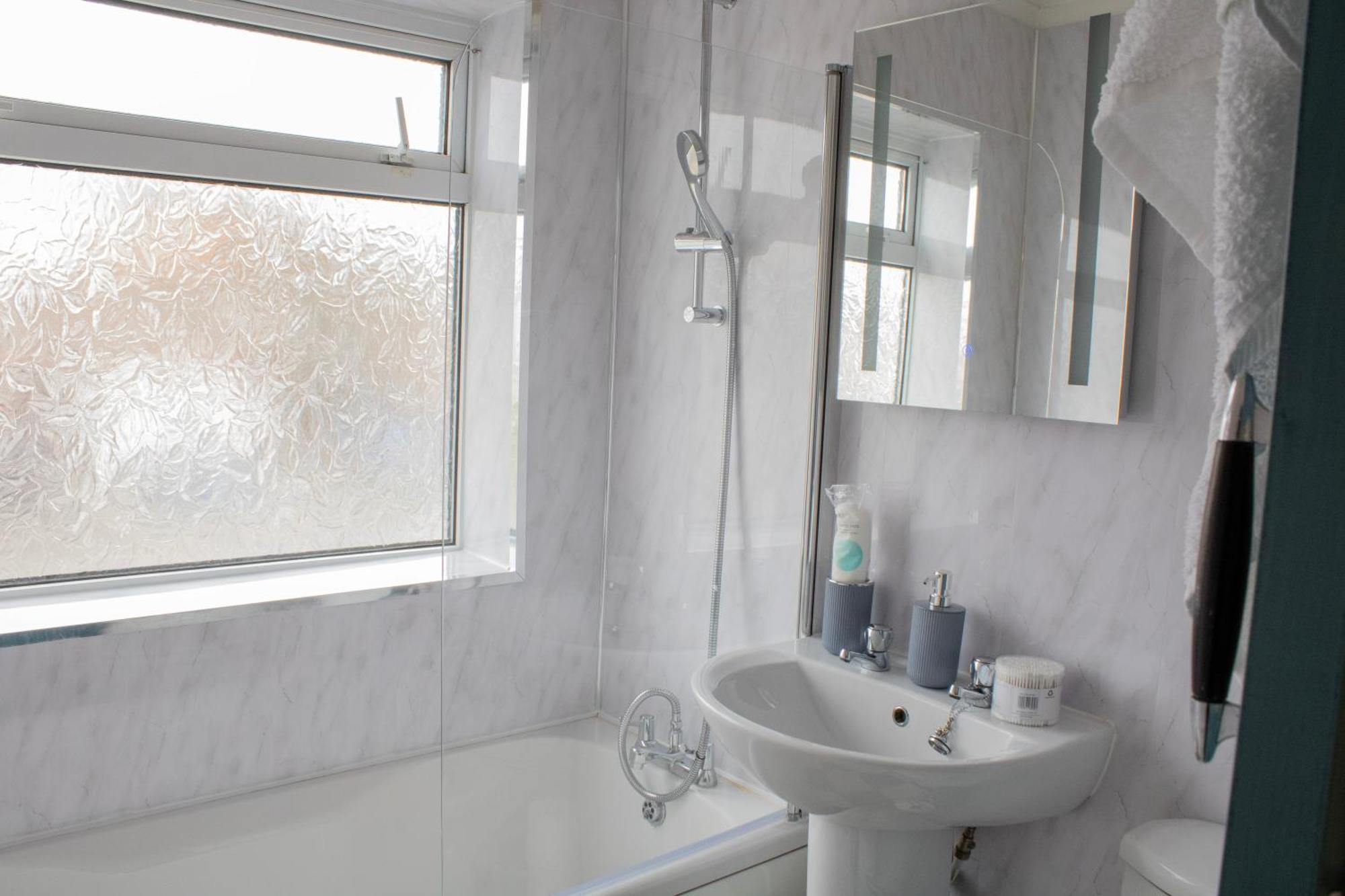 Harvard House, Stylish 3 Bedroom House In Solihull 5 Mins To The Nec, Bhx ,Jlr With Free Parking バーミンガム エクステリア 写真