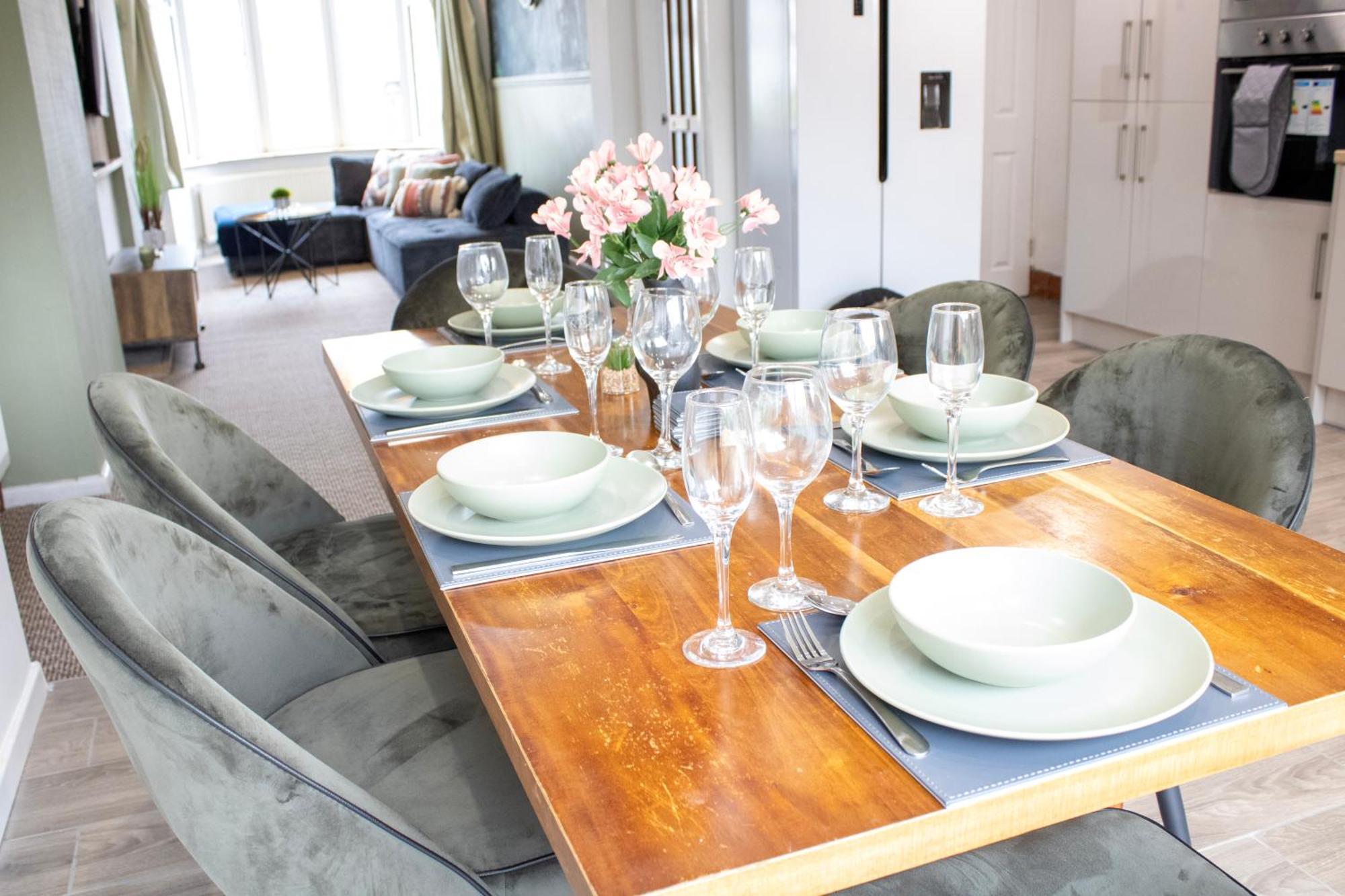 Harvard House, Stylish 3 Bedroom House In Solihull 5 Mins To The Nec, Bhx ,Jlr With Free Parking バーミンガム エクステリア 写真
