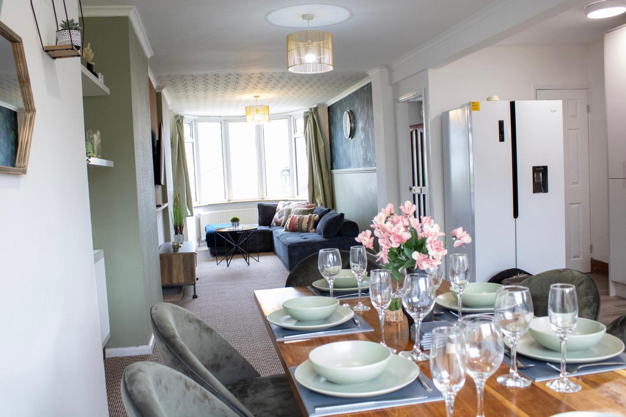 Harvard House, Stylish 3 Bedroom House In Solihull 5 Mins To The Nec, Bhx ,Jlr With Free Parking バーミンガム エクステリア 写真